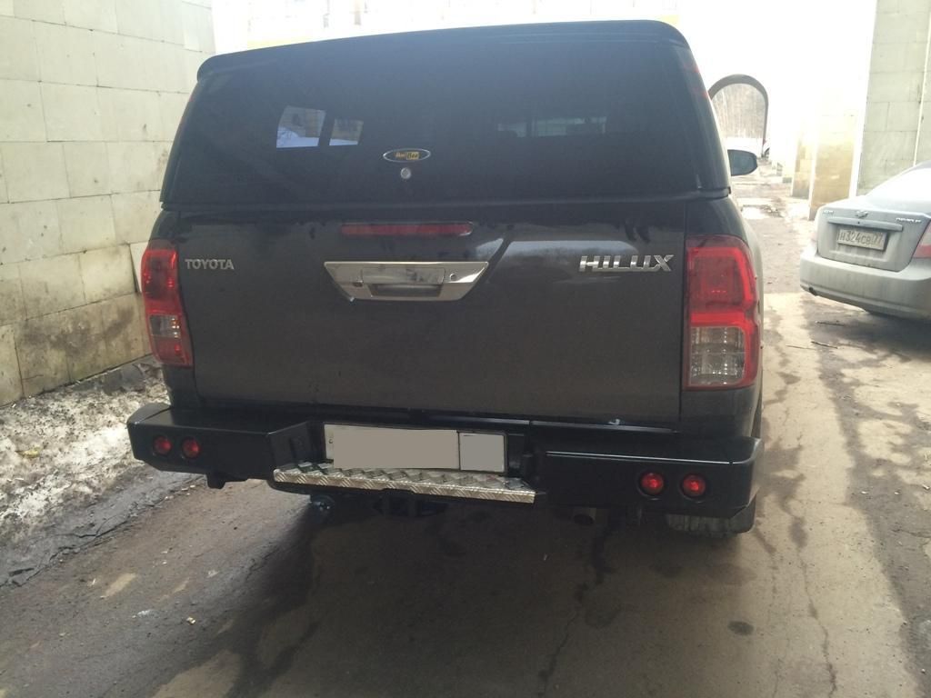 Бампер задний с квадратом под фаркоп и фонарями - Toyota Hilux 2015-2024 - Бампер задний
