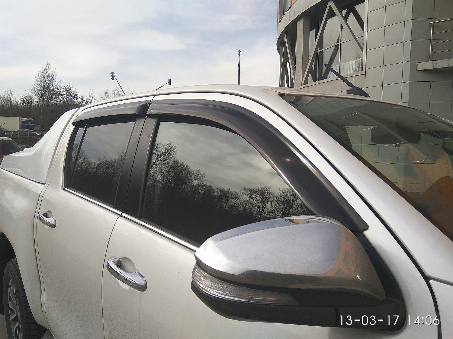 Дефлекторы боковых окон - Toyota Hilux 2015-2024 - Дефлекторы - 