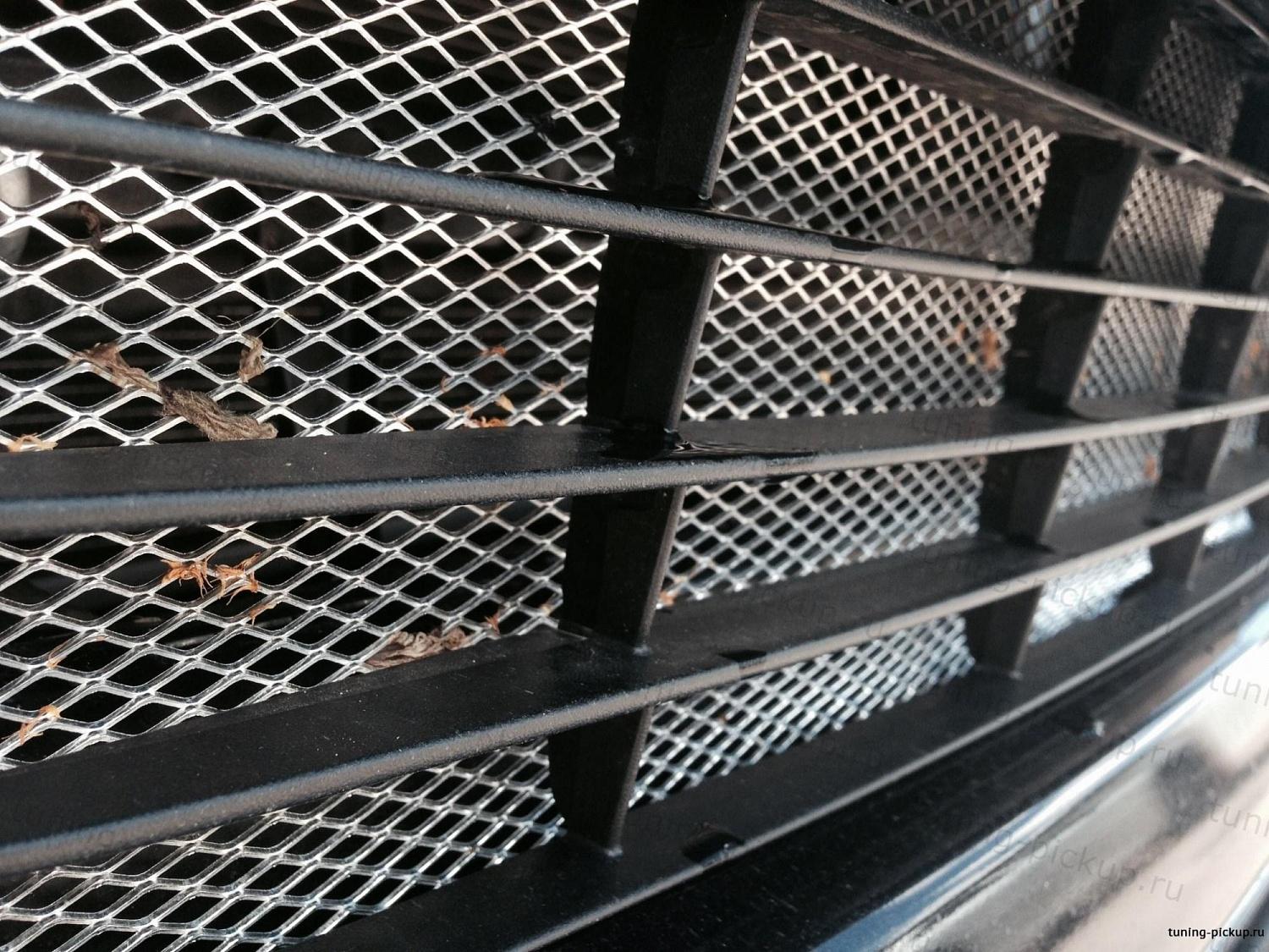Декоративно-защитная сетка радиатора  - Toyota Hilux 2015-2024 - Защитная сетка радиатора - 