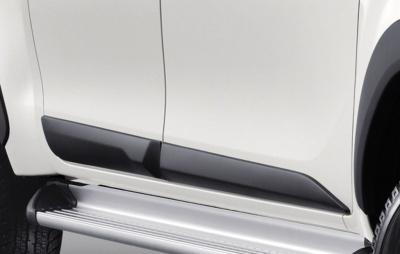 Молдинги боковых дверей, черные  - Toyota Hilux 2015-2024 - Молдинги - 