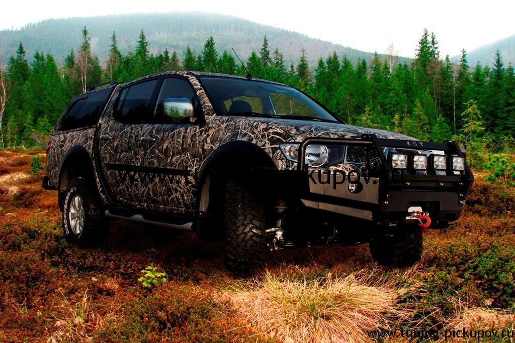 Toyota Hilux / Оклейка плёнкой, тонировка / Оклейка виниловой пленкой