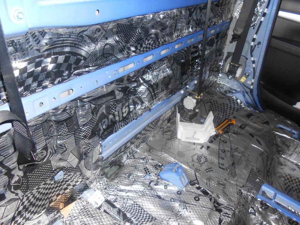 Toyota Hilux / Шумо-виброизоляция / Шумоизоляция