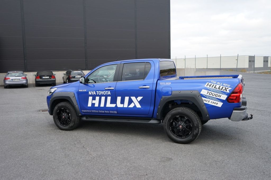 Toyota Hilux / Расширители колесных арок / Расширители колесных арок (с фальш-болтами)