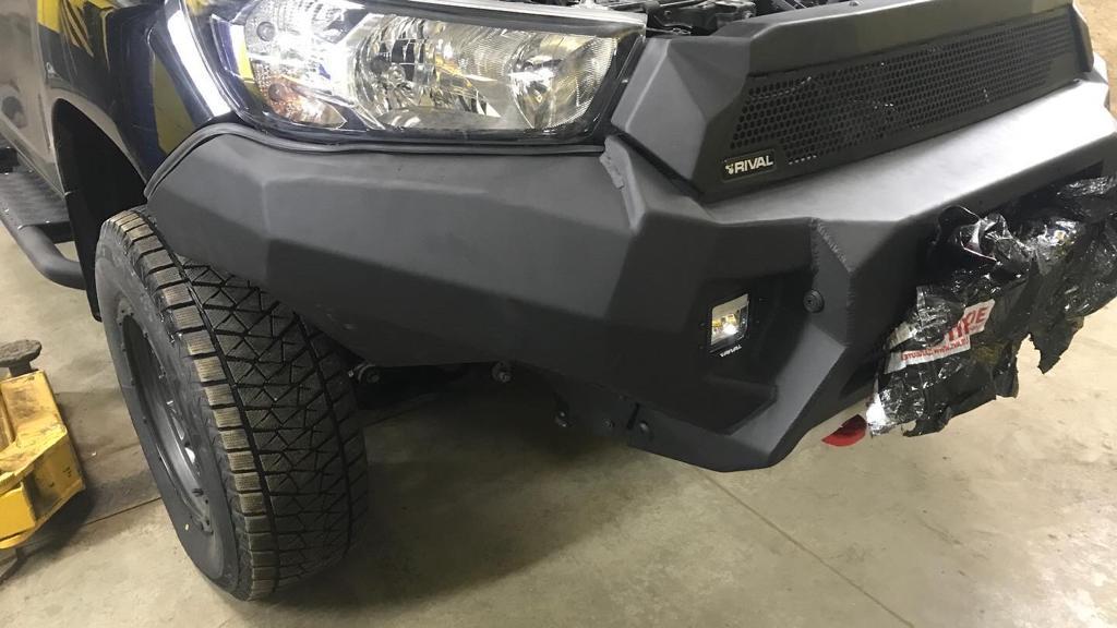 Toyota Hilux / Бампер передний / Бампер передний алюминиевый с 2021
