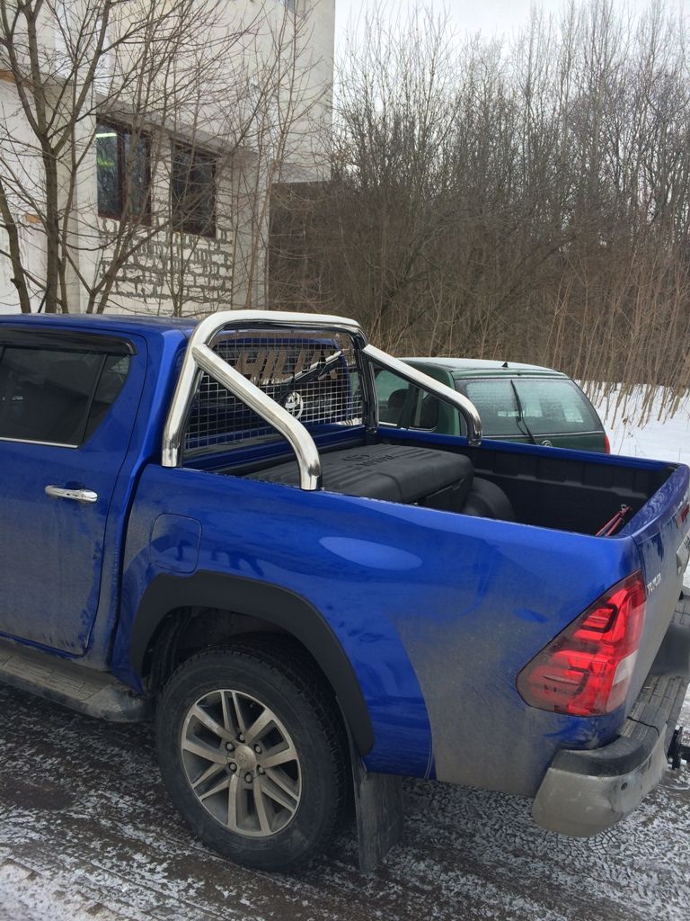 Toyota Hilux / Защитные дуги / Дуга в кузов с защитой заднего стекла 76,1 мм.