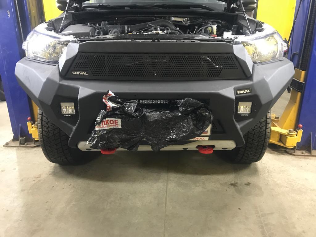 Toyota Hilux / Бампер передний / Бампер передний алюминиевый с 2021