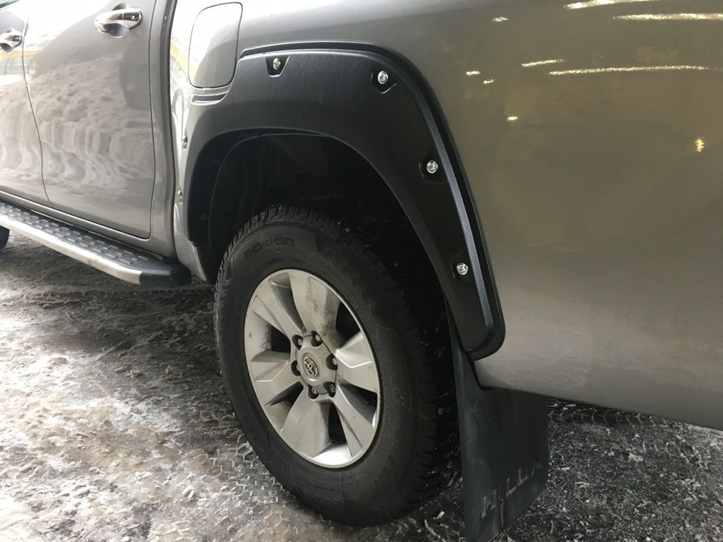 Toyota Hilux / Расширители колесных арок / Расширители колесных арок