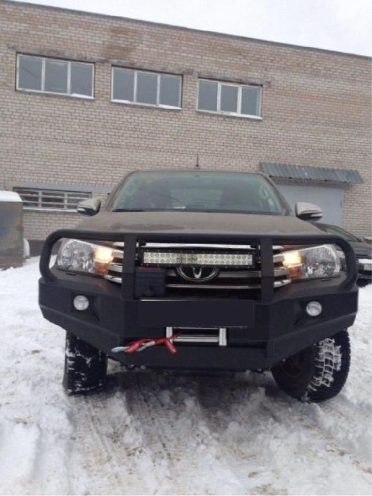 Toyota Hilux / Бампер передний / Бампер РИФ силовой передний Toyota Hilux 2015-2020 с доп. фарами, защитной дугой и защитой бачка омывателя