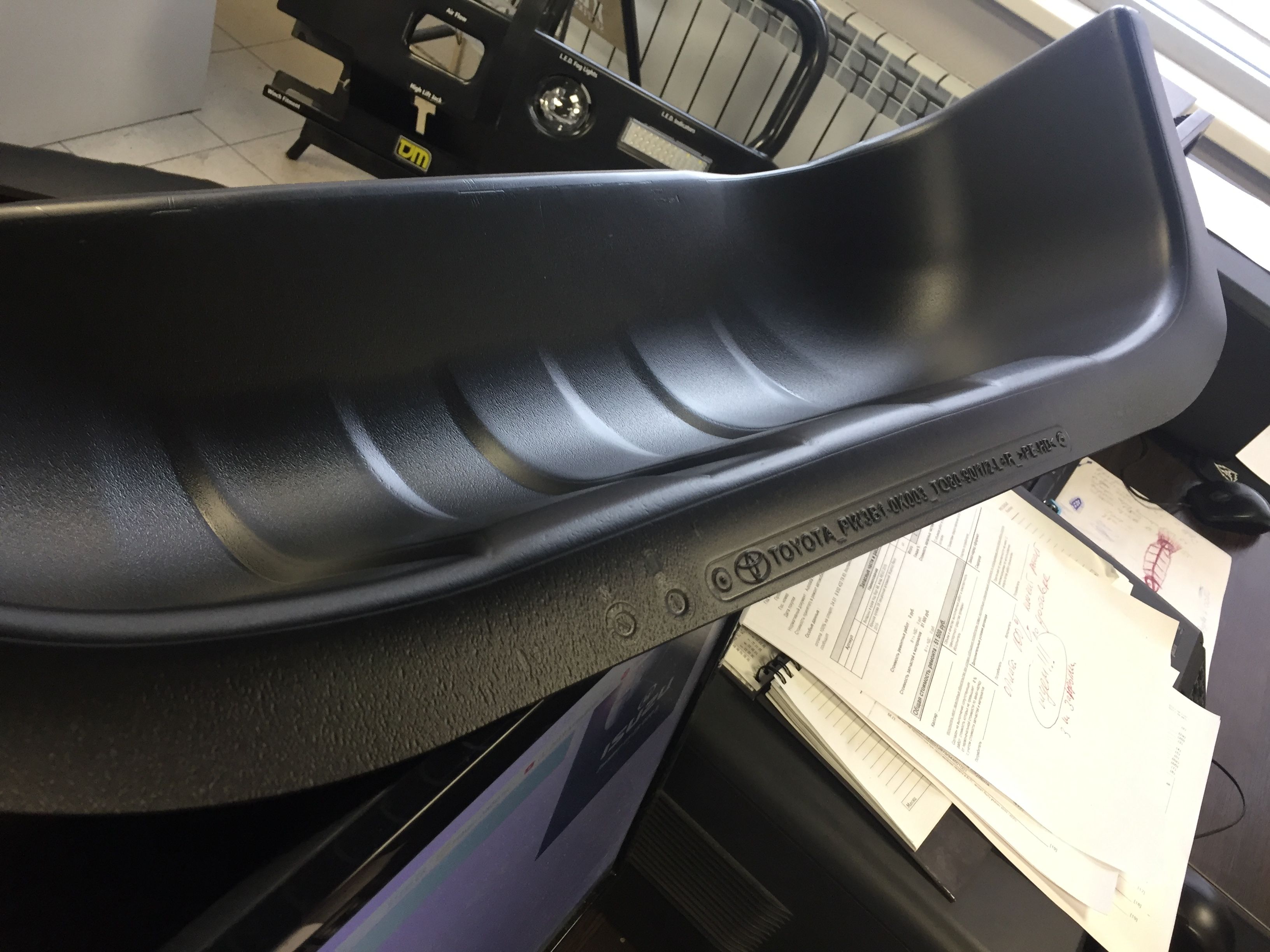 Toyota Hilux / Вставка (вкладыш) в кузов / Защита колесных арок кузова (оригинал)