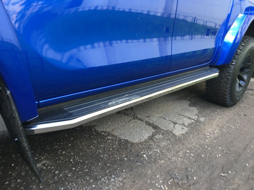 Toyota Hilux / Пороги / Пороги площадка Premium