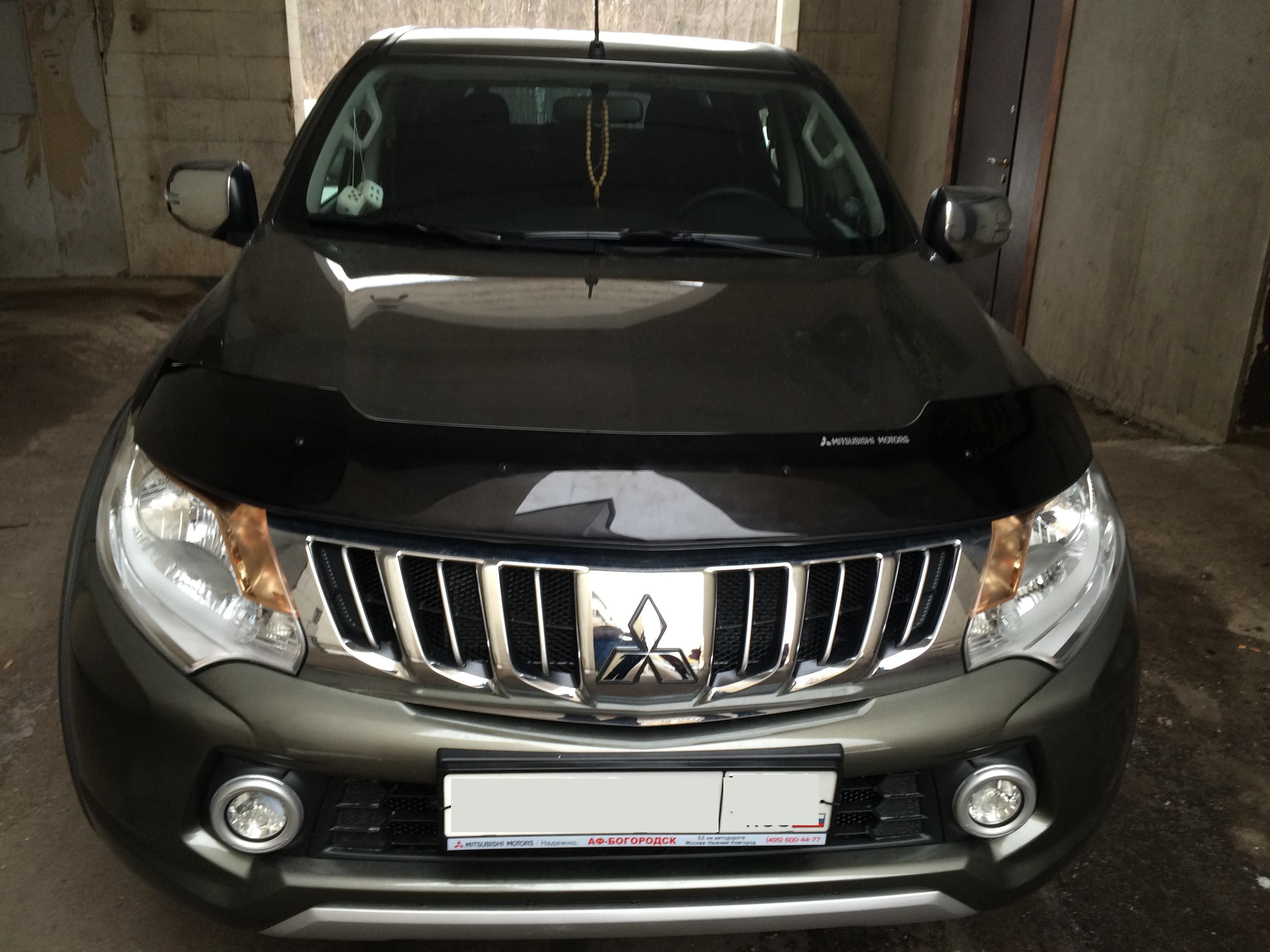 Mitsubishi / L200 2015-2024 / Дефлекторы / Дефлектор капота (оригинал)