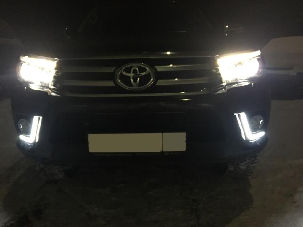 Toyota Hilux / Дневные ходовые огни / Дневные (неоновые) ходовые огни