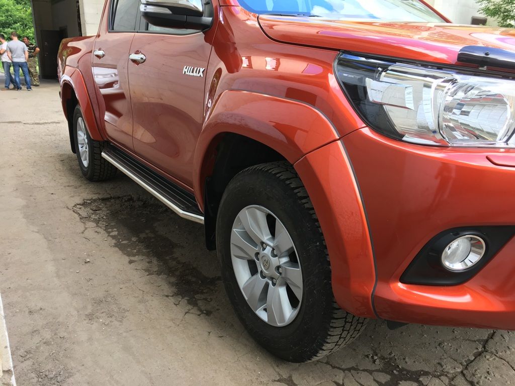 Toyota Hilux / Расширители колесных арок / Расширители колесных арок