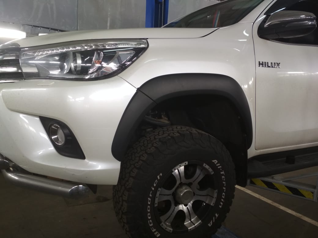 Toyota Hilux / Расширители колесных арок / Расширители колесных арок (оригинал)