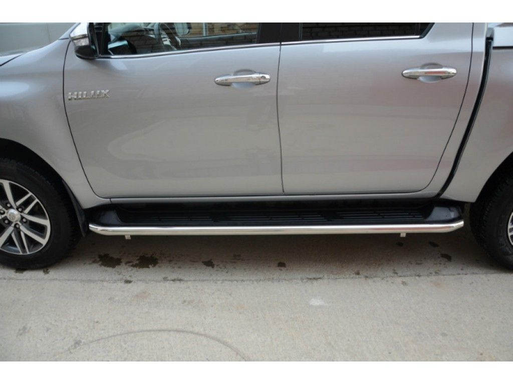 Toyota Hilux / Защита порогов / Защита оригинальных порогов 42 мм.