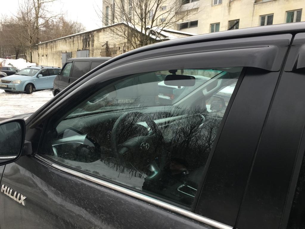 Toyota Hilux / Дефлекторы / Дефлекторы боковых окон