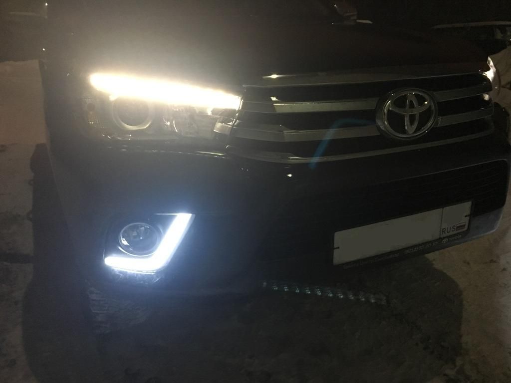 Toyota Hilux / Дневные ходовые огни / Дневные (неоновые) ходовые огни
