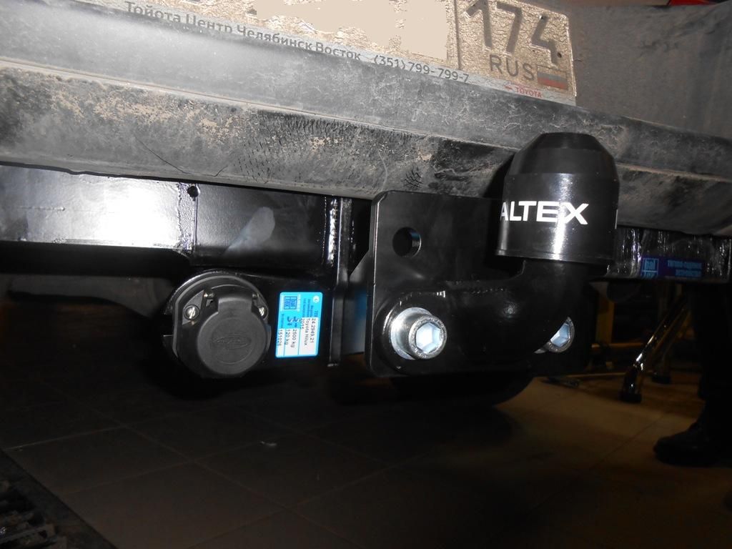 Toyota Hilux / Фаркоп / Фаркоп