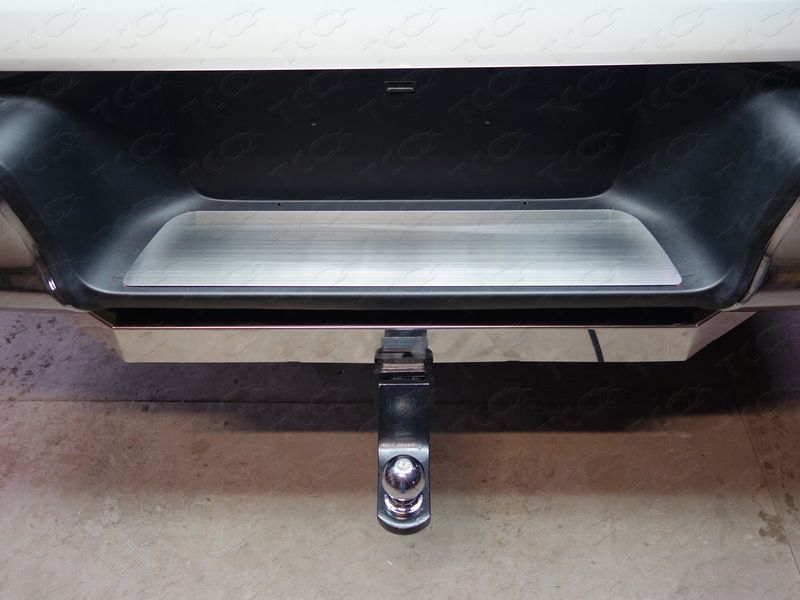 Toyota Hilux / Молдинги / Накладка на задний бампер (лист шлифованный)