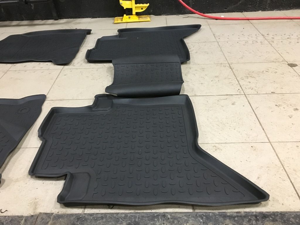 Toyota Hilux / Коврики / Коврики салона с высоким бортом 4 шт. цвет черный