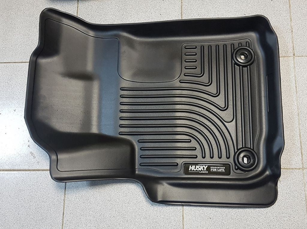 Toyota Hilux / Коврики / Комплект ковриков в салон WeatherBeater™ цвет черный