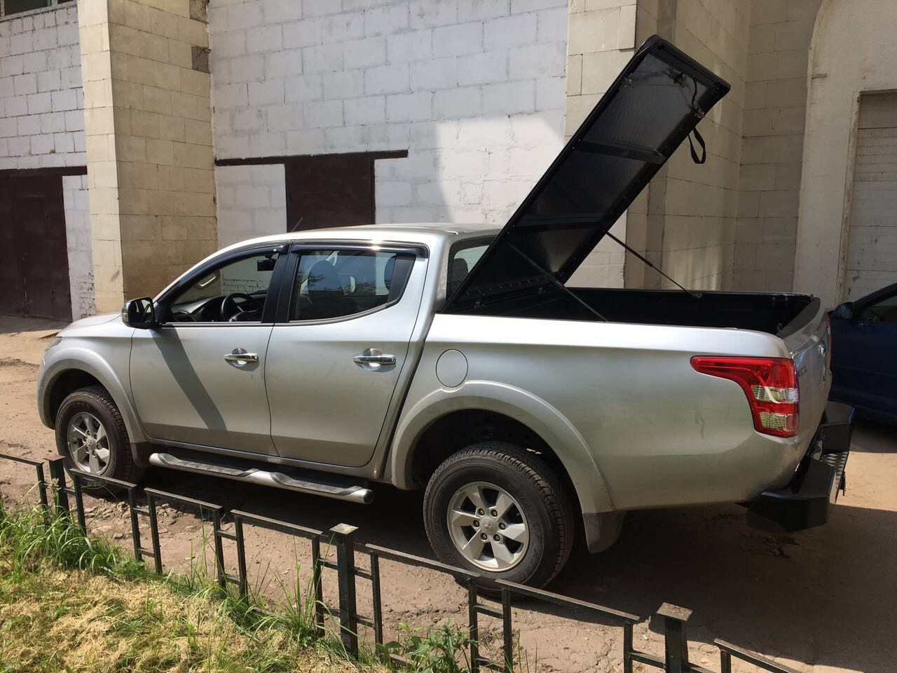 Mitsubishi / L200 2015-2024 / Крышки кузова / Крышка ALUMINIUM TONNEAU COVER