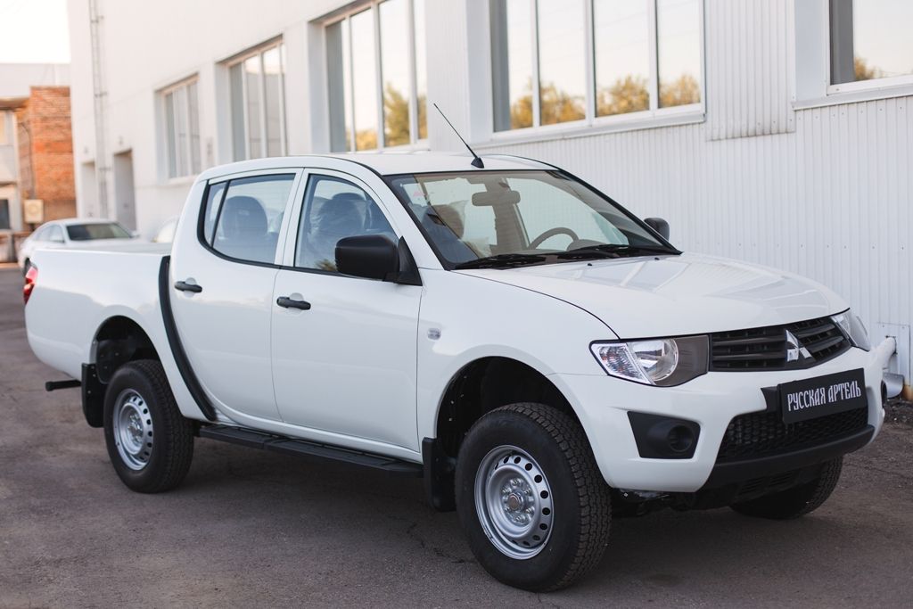 Пороги металлические Triton - Mitsubishi L200 2006-2015 - Пороги