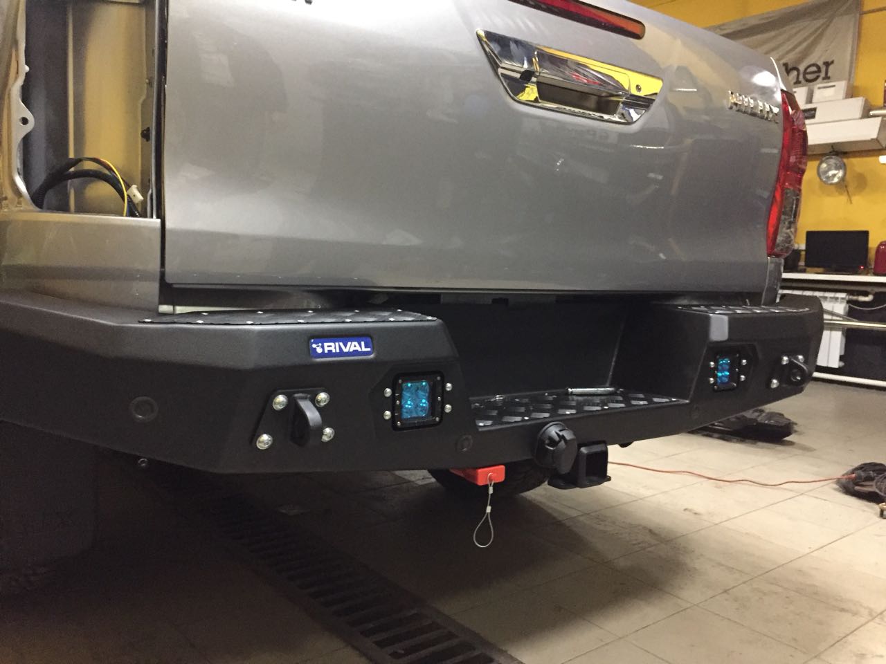 Toyota Hilux / Бампер задний / Бампер задний алюминиевый