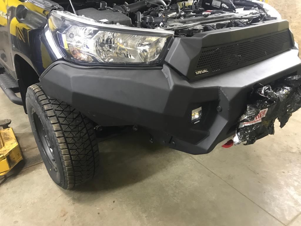 Toyota Hilux / Бампер передний / Бампер передний алюминиевый с 2021