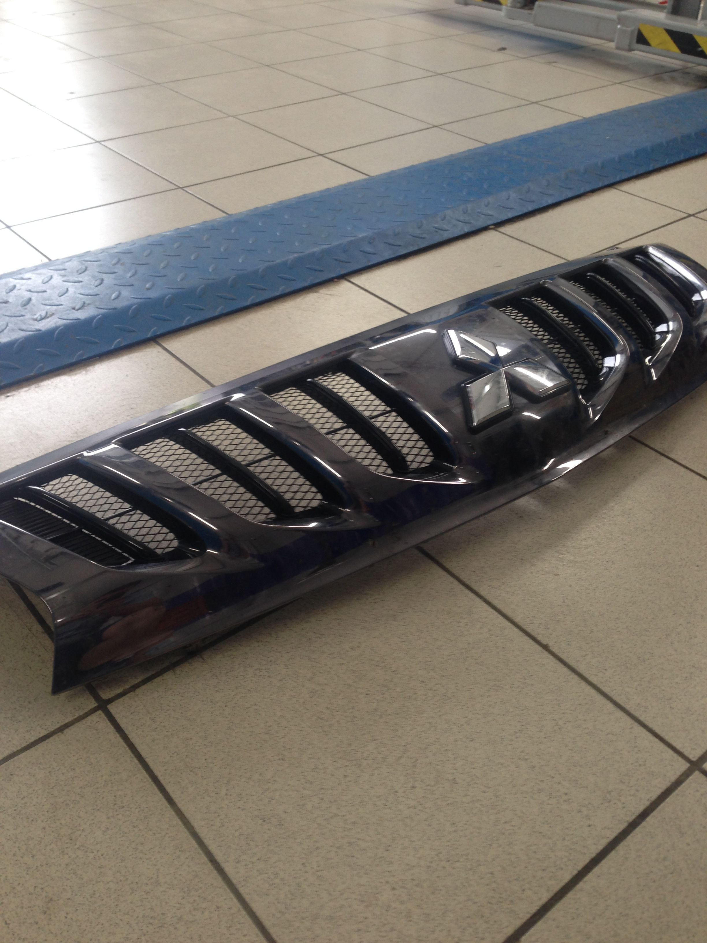 Mitsubishi / L200 2015-2024 / Защитная сетка радиатора / Защитная сетка радиатора