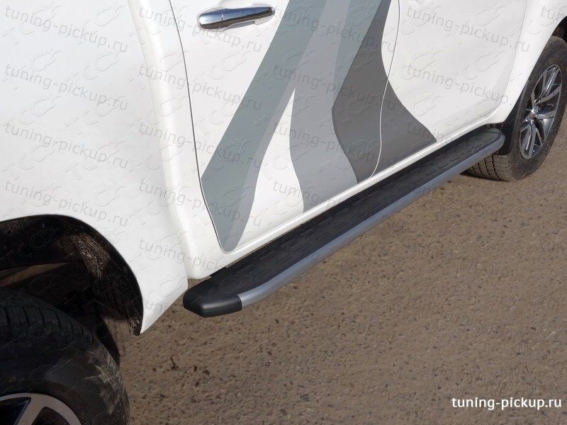 Пороги алюминиевые с пластиковой накладкой (карбон серый) 1920 мм. - Toyota Hilux 2015-2022 - Пороги