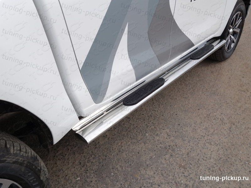 Пороги овальные с накладкой 120х60 мм - Toyota Hilux 2015-2023 - Пороги