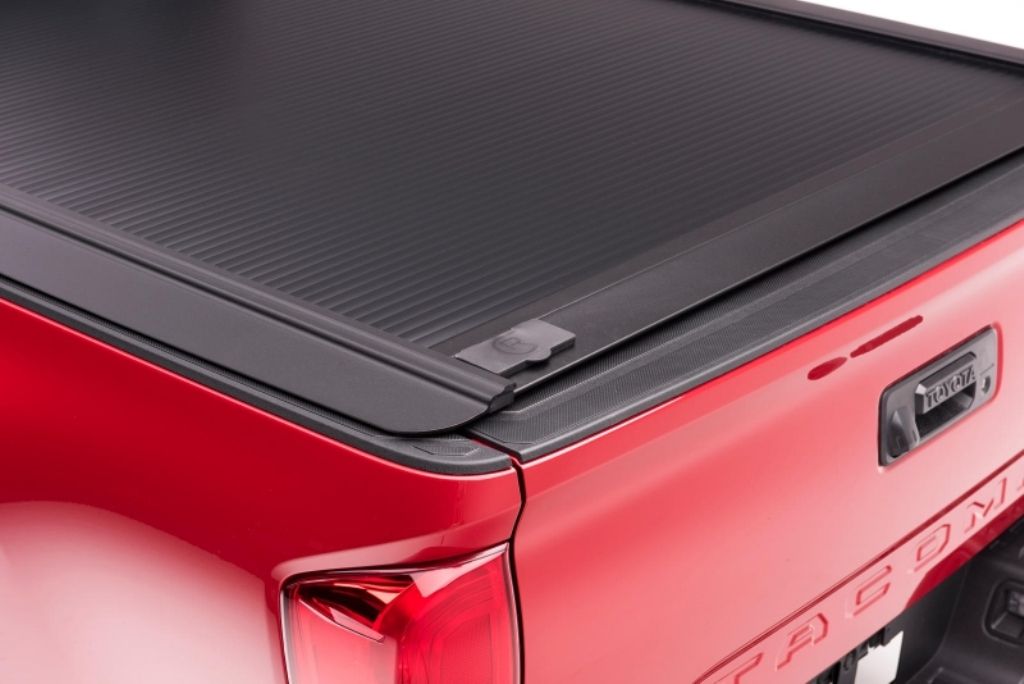 Крышка "RetraxONE MX" (матовый, армированный поликарбонат) Toyota Hilux 2015-2024 в 