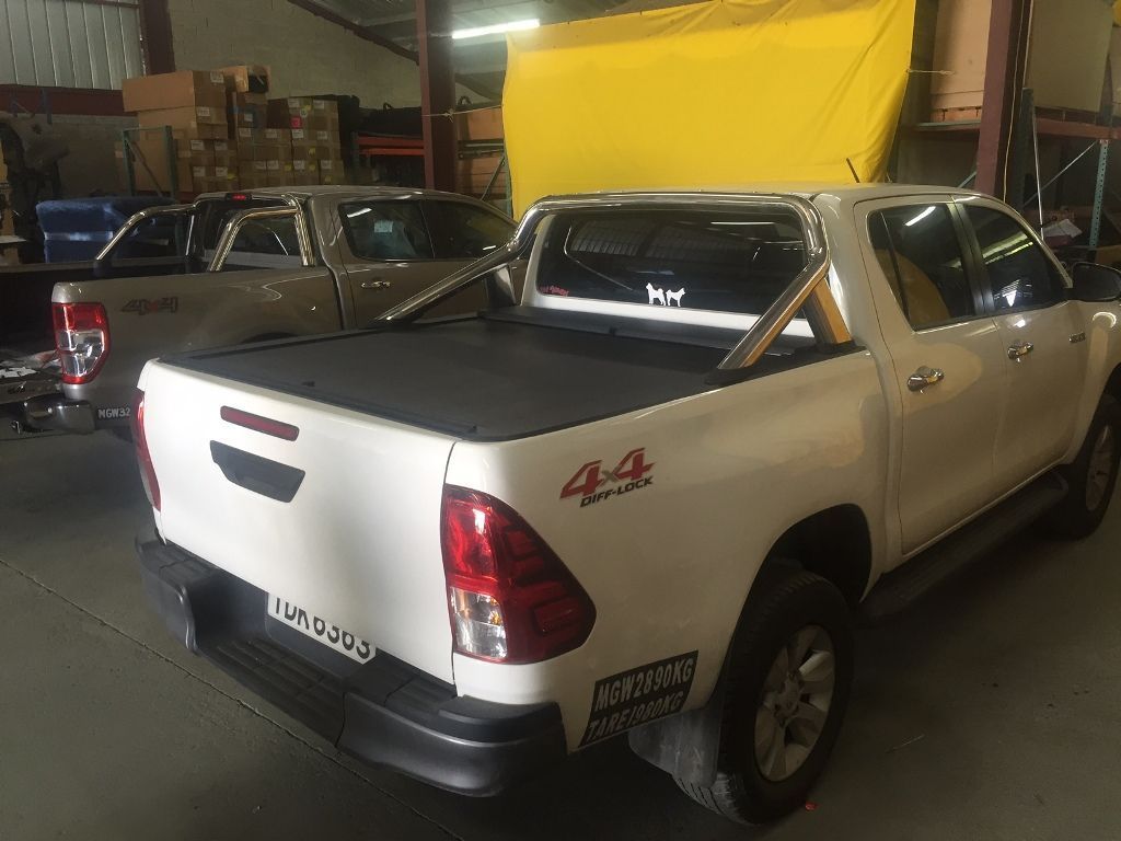 Крышка  Toyota Hilux 2015-2024