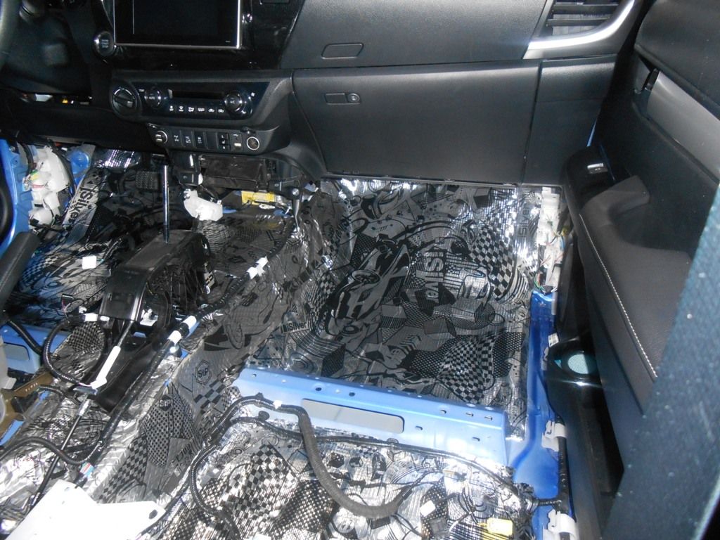 Шумоизоляция - Toyota Hilux 2015-2024 - Шумо-виброизоляция 