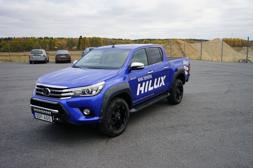 Toyota Hilux / Расширители колесных арок / Расширители колесных арок (с фальш-болтами)