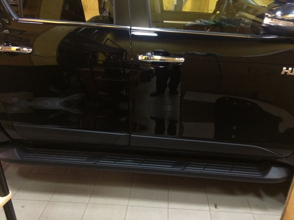 Toyota Hilux / Молдинги / Оригинальные боковые молдинги, цвет черный Revo