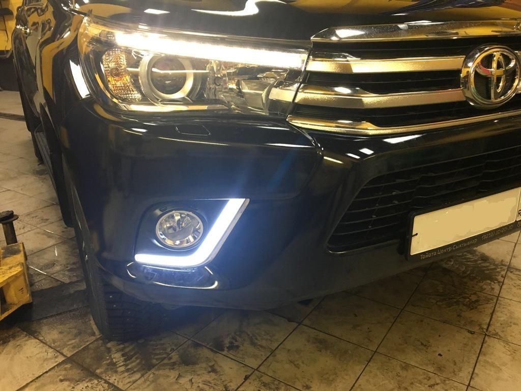 Toyota Hilux / Дневные ходовые огни / Дневные (неоновые) ходовые огни