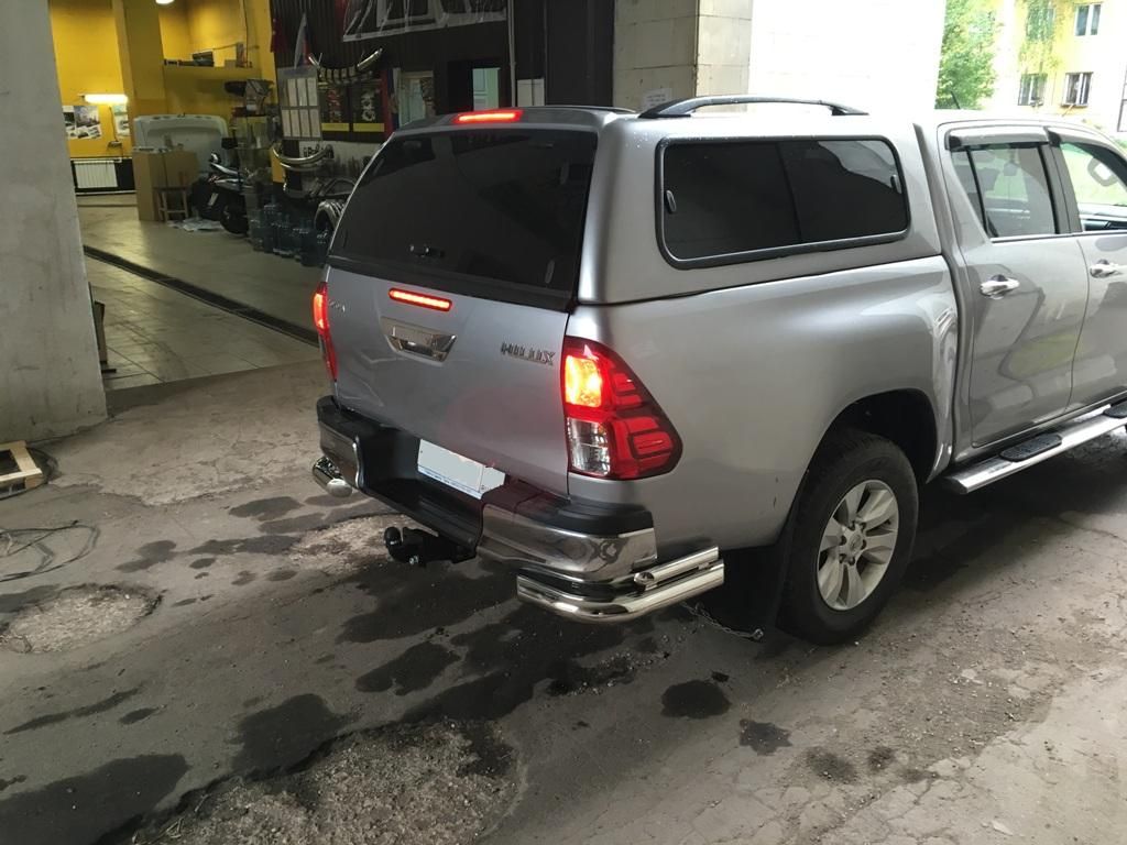 Защита заднего бампера уголки d76/42 двойные - Toyota Hilux 2015-2024 - Защита заднего бампера