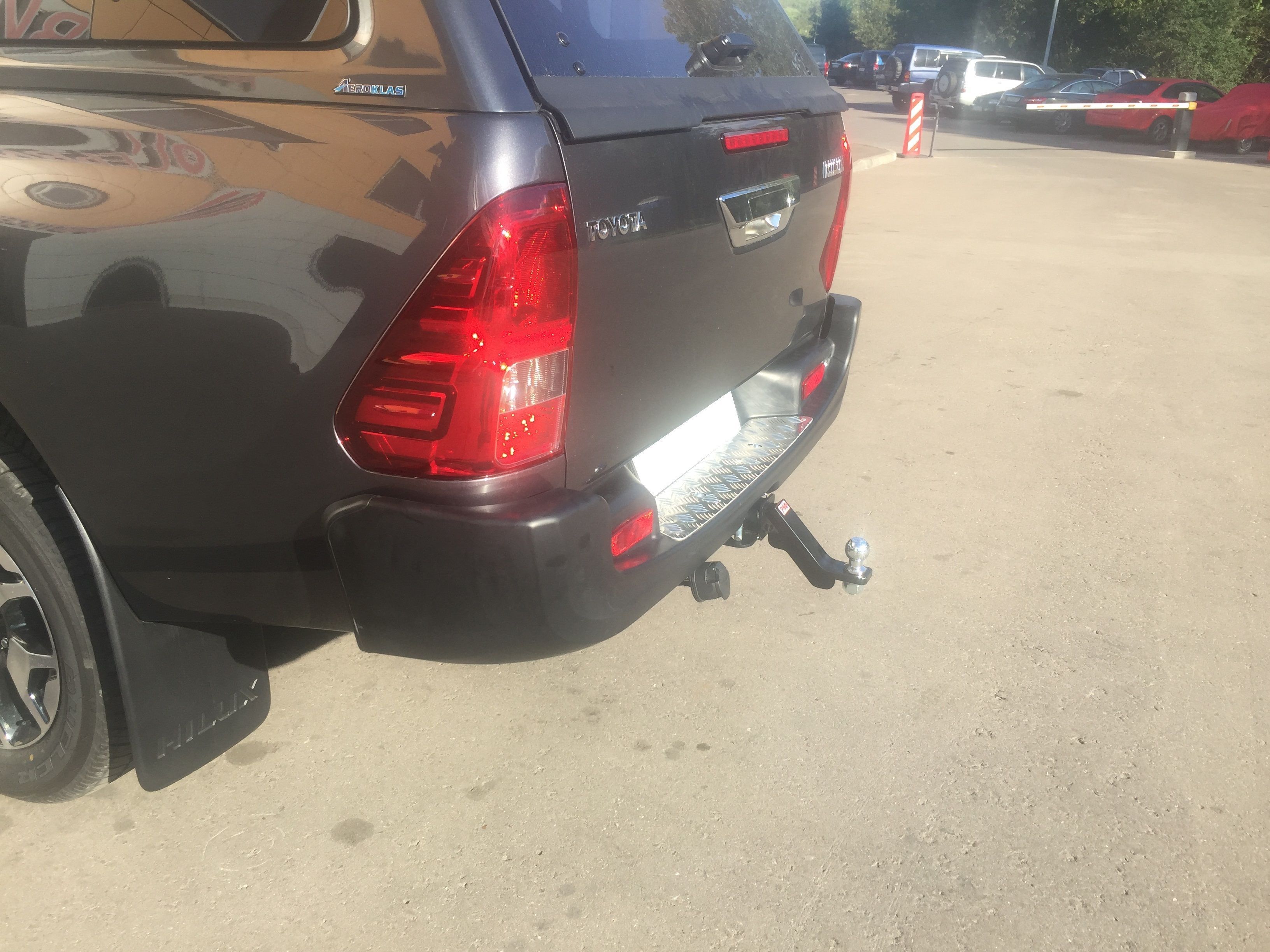 Toyota Hilux / Бампер задний / Бампер задний с квадратом под доп. оборудование