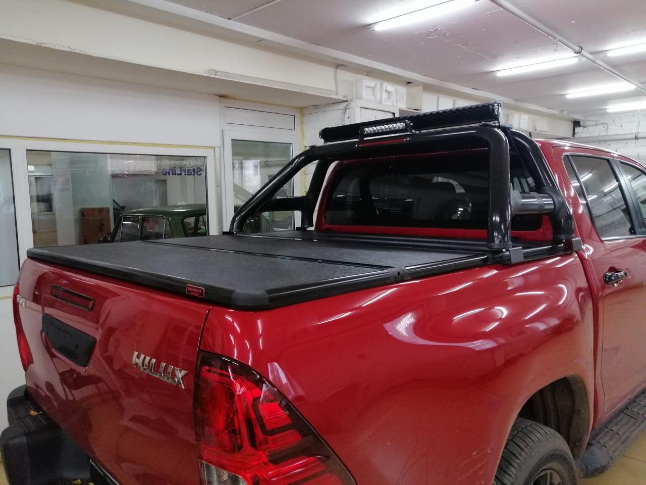 Toyota Hilux / Защитные дуги / Дуга со стоп-сигналом