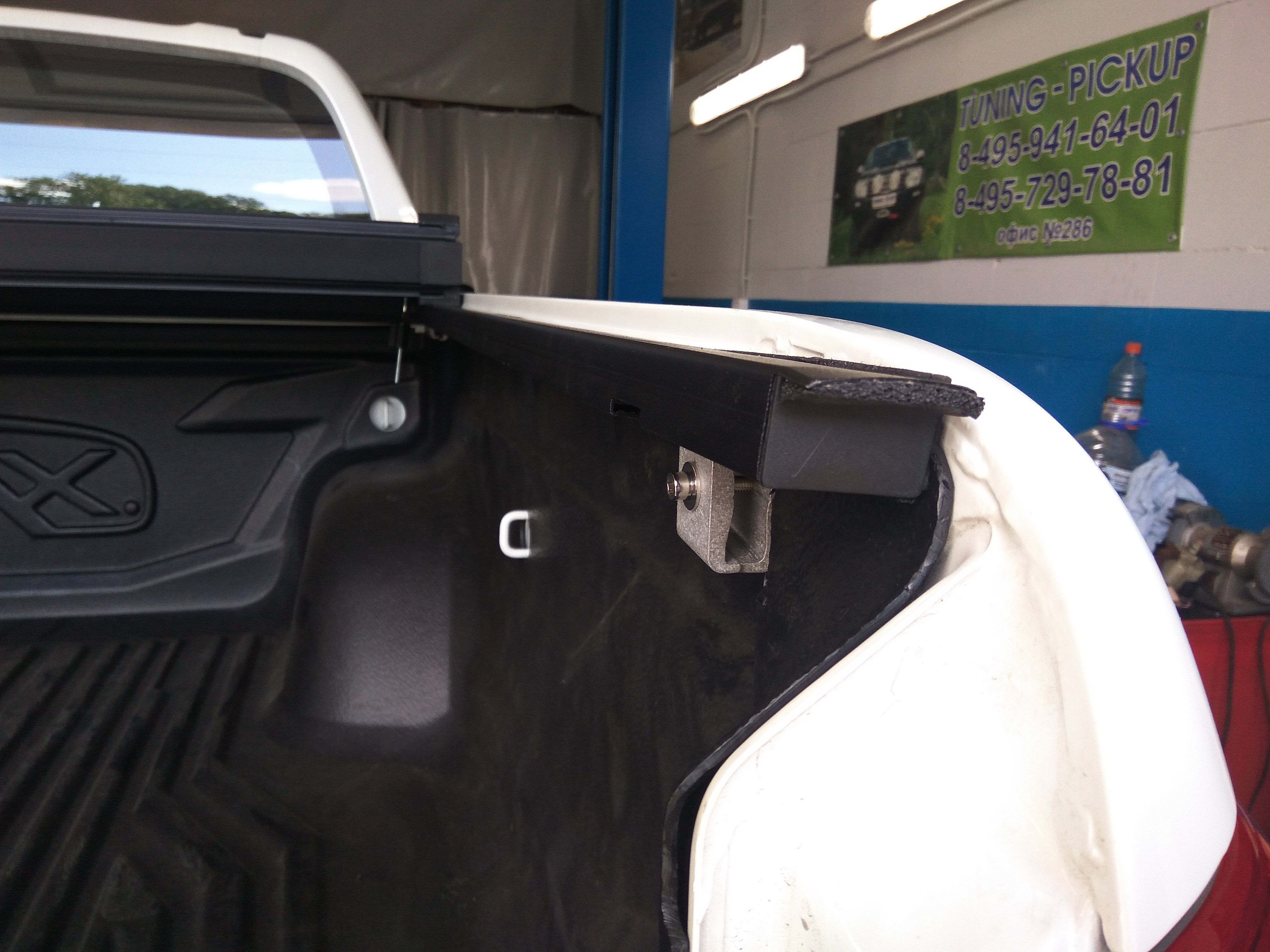 Mitsubishi / L200 2015-2024 / Крышки кузова / Крышка алюминиевая трехсекционная