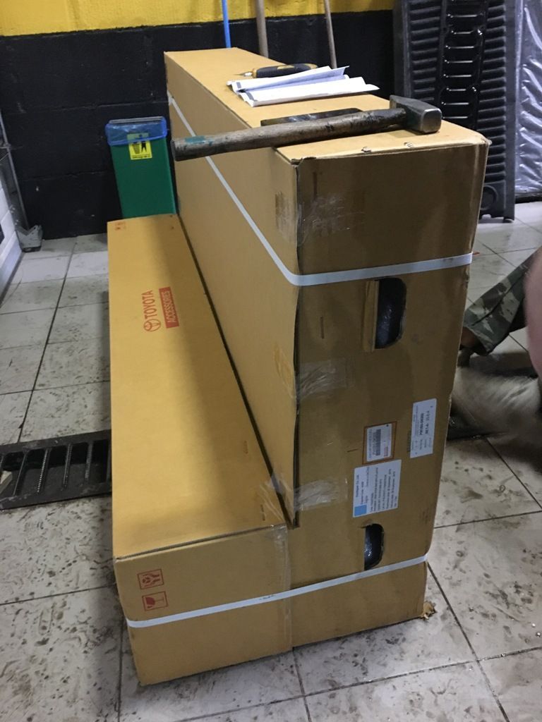 Toyota Hilux / Защитные дуги / Дуга в кузов (оринал)