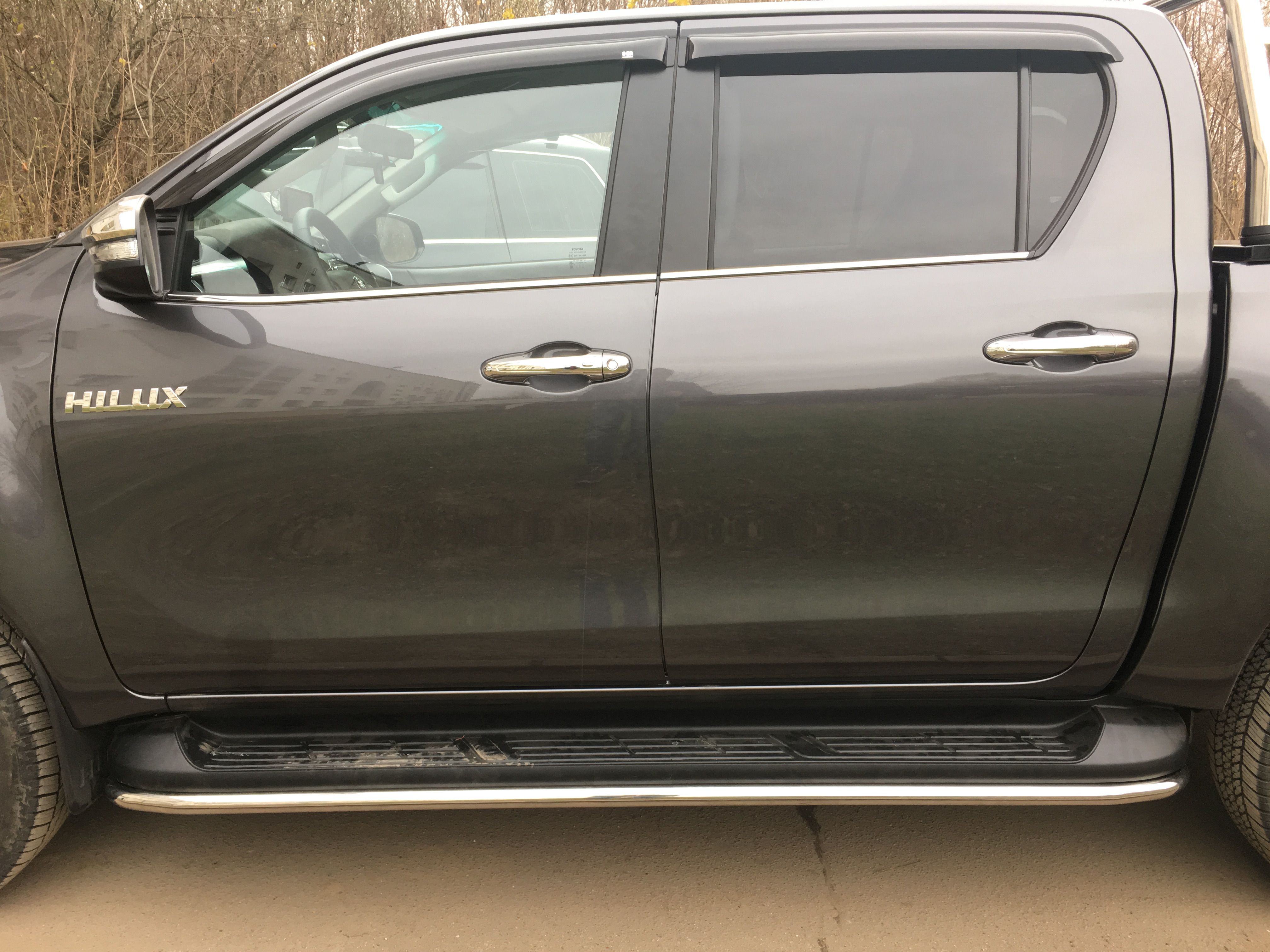 Toyota Hilux / Защита порогов / Защита оригинальных порогов 42,4 мм. Revo