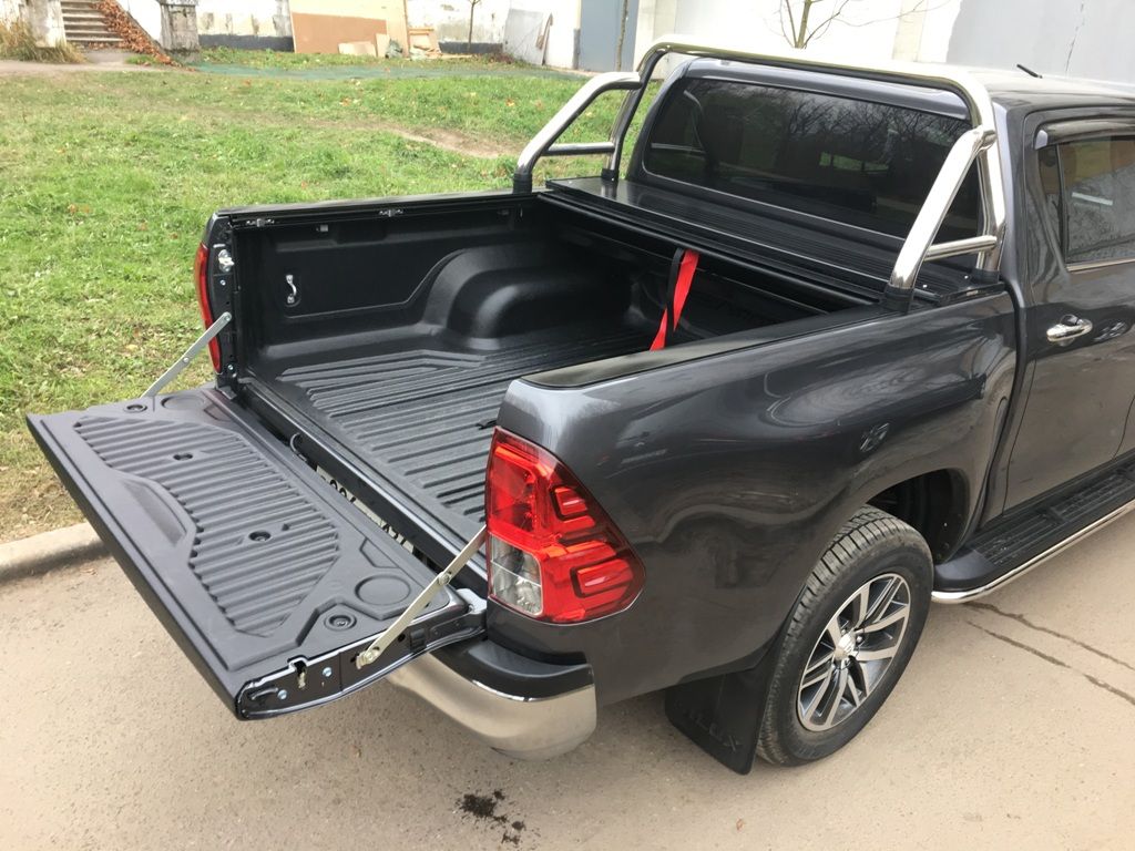 Toyota Hilux / Защитные дуги / Дуга в кузов 60 мм.