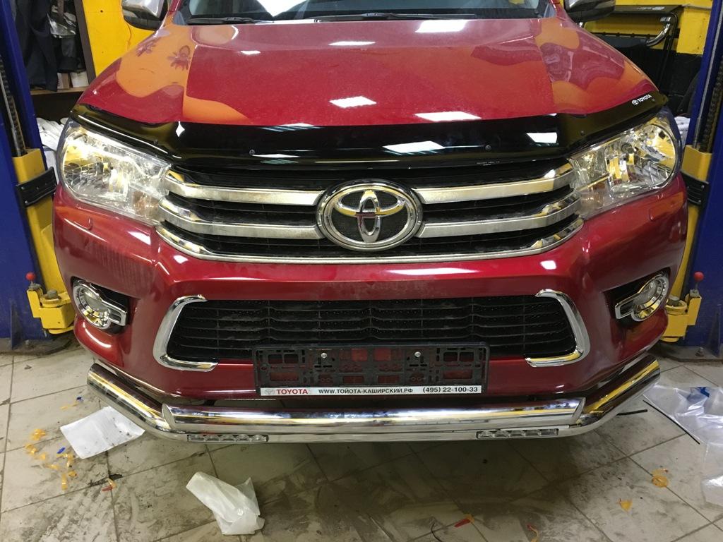 Хромированные накладки на воздухозаборник - Toyota Hilux 2015-2024 - Молдинги