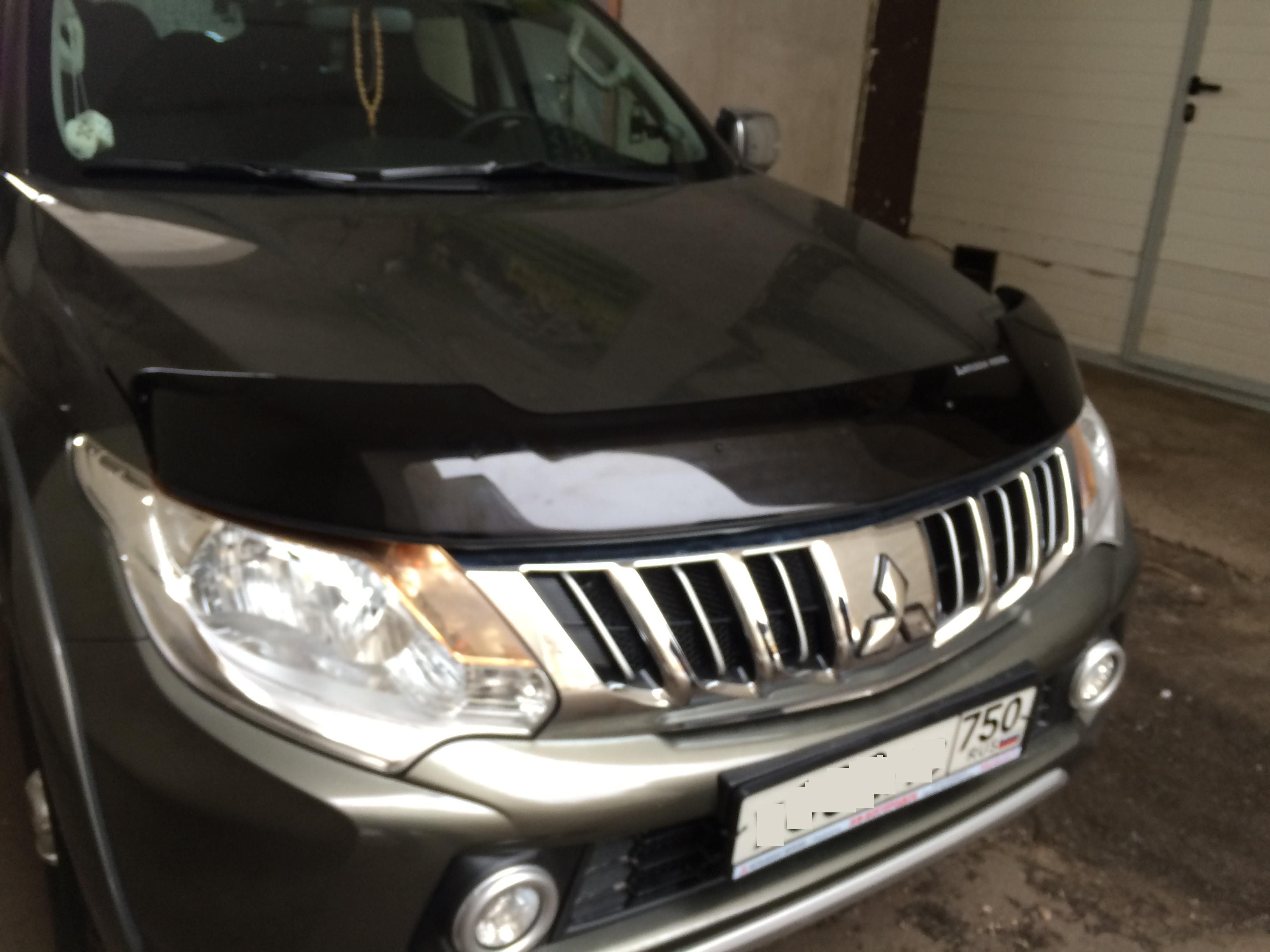 Дефлектор капота (оригинал) - Mitsubishi L200 2015-2024 - Дефлекторы