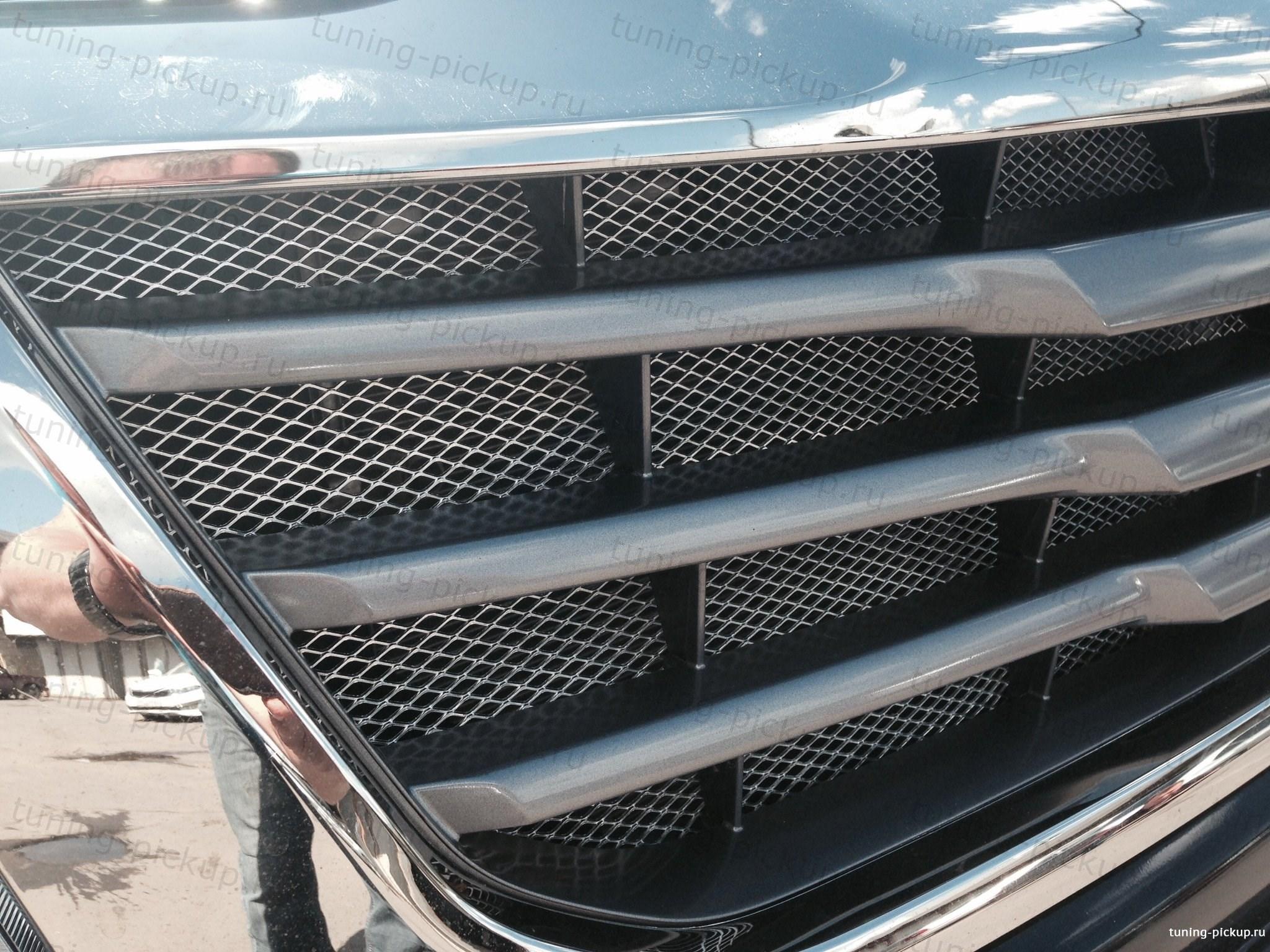 Toyota Hilux / Защитная сетка радиатора / Декоративно-защитная сетка радиатора
