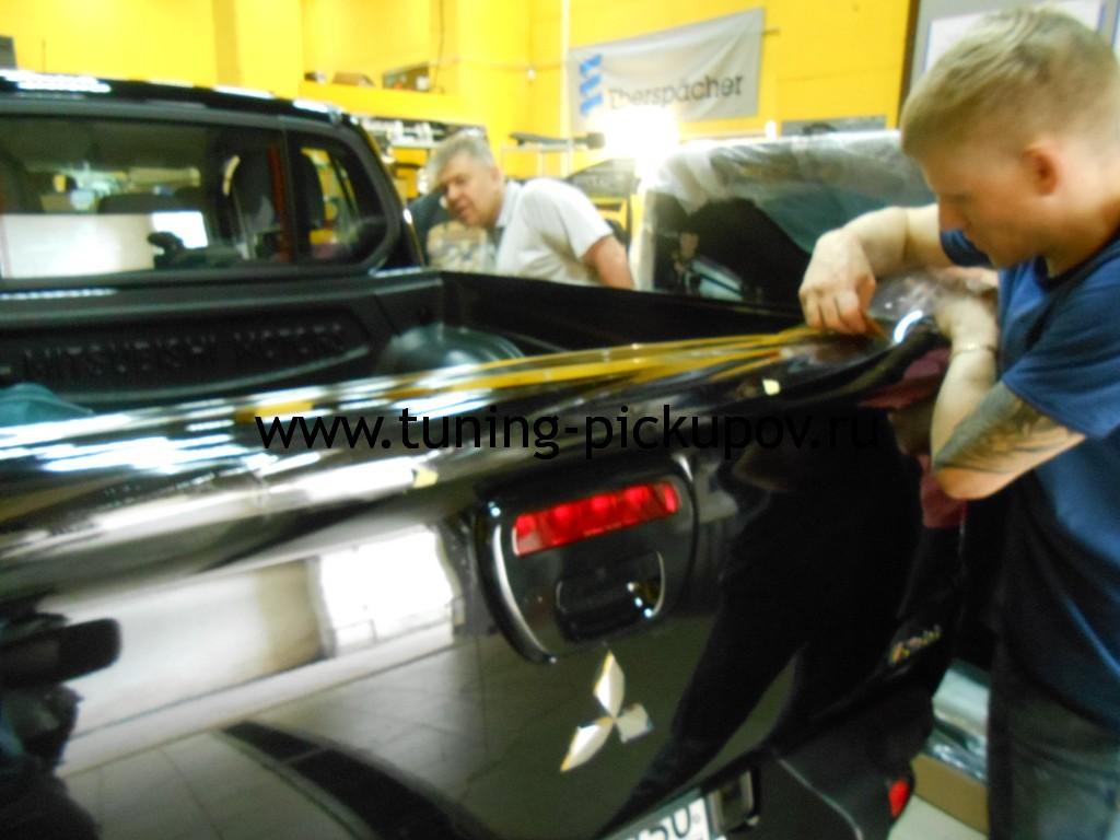 Оклейка бортов грузового отсека - Toyota Hilux 2011-2015 - Оклейка плёнкой, тонировка - 