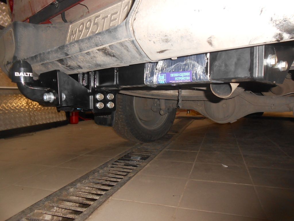 Toyota Hilux / Фаркоп / Фаркоп